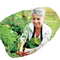 Kundin Julia beim Gärtnern